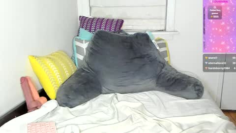 Mia  online show from 02.05.25