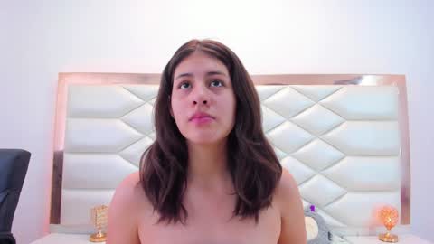 Snapshot of miaqueen021 chatting on 01.28.25 Sweetie Mia online show from 01.28.25