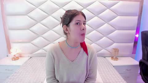 Snapshot of miaqueen021 chatting on 02.05.25 Sweetie Mia online show from 02.05.25