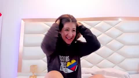 Snapshot of miaqueen021 chatting on 02.19.25 Sweetie Mia online show from 02.19.25