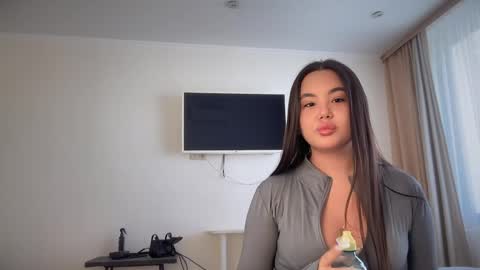 Mia Ray online show from 04.15.26
