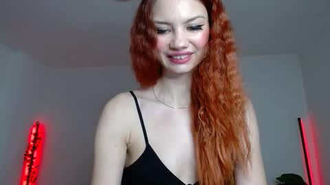 Snapshot of miarossalinda chatting on 11.15.25 MiaRossalinda online show from 11.15.25