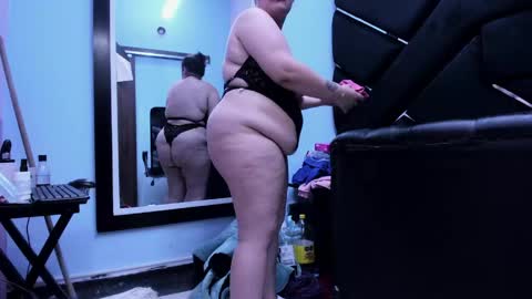 Snapshot of miarous69 chatting on 04.22.26 MiaRouse online show from 04.22.26