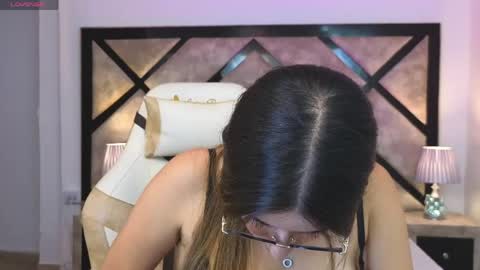 Mia online show from 04.22.26