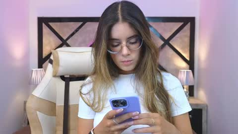 Mia online show from 05.20.26