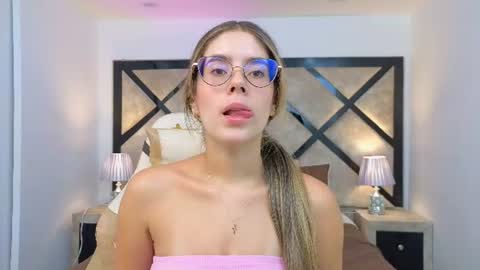 Mia online show from 07.18.26