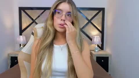 Mia online show from 07.21.26