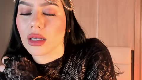 Mia online show from 06.04.26
