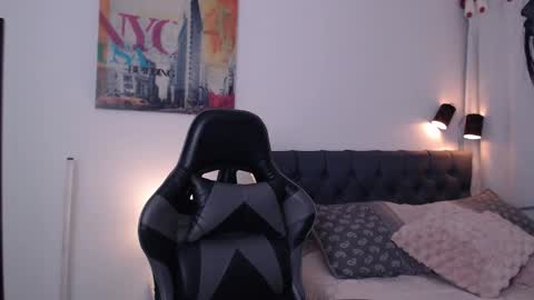 Mia Wilson online show from 11.24.25