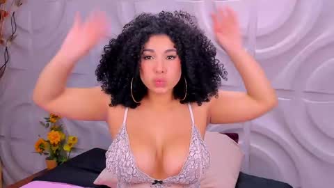 Mia online show from 01.06.25