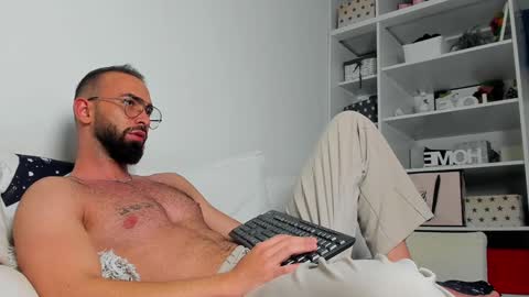 Snapshot of michaelevansx chatting on 12.02.24 MichaelEvansx online show from 12.02.24