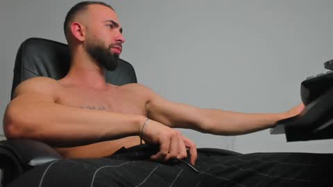 Snapshot of michaelevansx chatting on 12.21.24 MichaelEvansx online show from 12.21.24