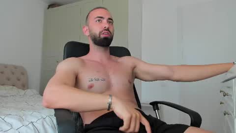 MichaelEvansx online show from 07.12.26