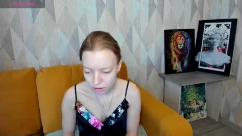 Snapshot of michelle_blond chatting on 02.18.25 michelle_blond online show from 02.18.25