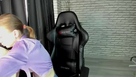 Snapshot of michelle_blond chatting on 03.09.25 michelle_blond online show from 03.09.25