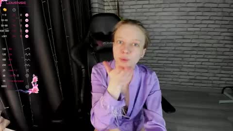 Snapshot of michelle_blond chatting on 03.09.25 michelle_blond online show from 03.09.25