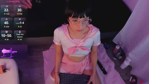 Snapshot of michelle_cutee_ chatting on 10.21.25 michelle_cutee_ online show from 10.21.25