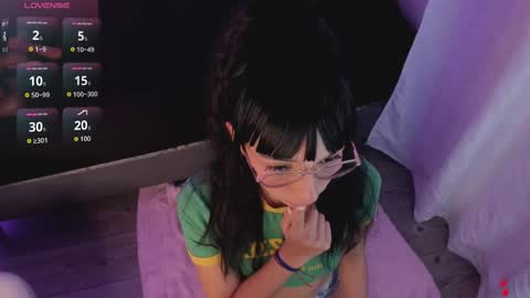Snapshot of michelle_cutee_ chatting on 10.22.25 michelle_cutee_ online show from 10.22.25