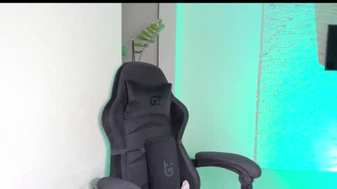 Snapshot of michelliibeautiful chatting on 09.18.25 Michellee online show from 09.18.25