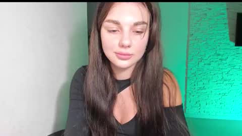 Snapshot of michelliibeautiful chatting on 10.13.25 Michellee online show from 10.13.25