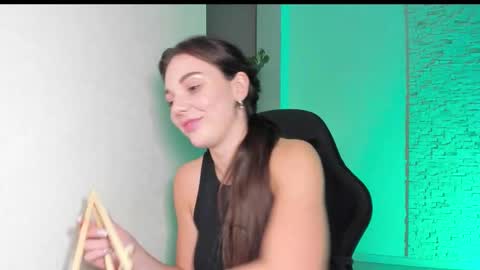 Snapshot of michelliibeautiful chatting on 11.01.25 Michellee online show from 11.01.25