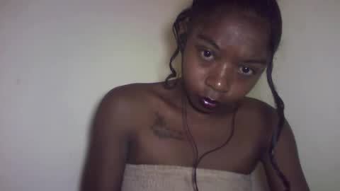 Snapshot of michou_69 chatting on 05.27.26 michou_69 online show from 05.27.26