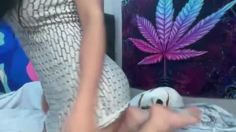 Snapshot of micielo87 chatting on 12.31.24 Skye online show from 12.31.24