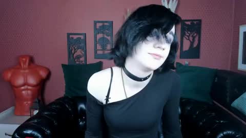 Snapshot of micke_dio chatting on 04.21.26 Micke online show from 04.21.26
