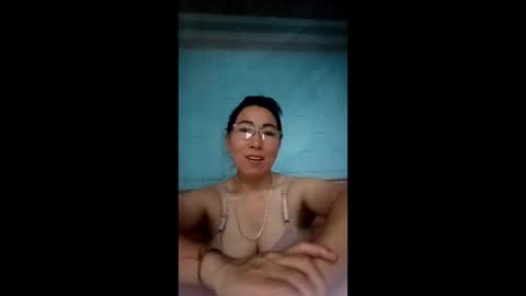 Snapshot of mickye00 chatting on 05.27.26 Miky online show from 05.27.26