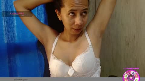 Snapshot of miculohot chatting on 03.27.26 vanesa sexy online show from 03.27.26