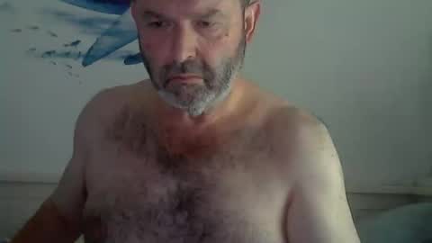 Snapshot of midhir chatting on 09.10.25 kike online show from 09.10.25