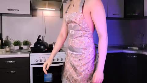 Snapshot of midnight_answer chatting on 02.14.25 Max online show from 02.14.25