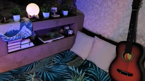 Snapshot of midnight_answer chatting on 09.21.25 Max online show from 09.21.25