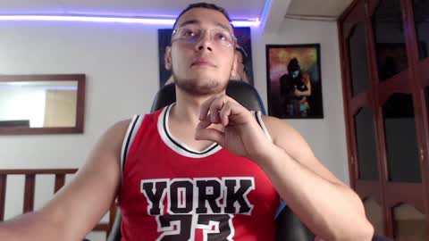 Snapshot of miguel0981 chatting on 01.10.25 Strong Man online show from 01.10.25