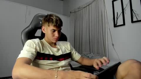 Miguel Hernandez online show from 03.08.25