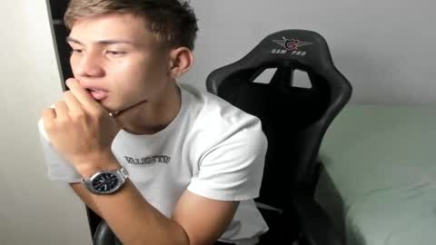 Miguel Hernandez online show from 10.08.25