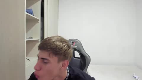 Miguel Hernandez online show from 11.26.25