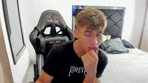 Miguel Hernandez online show from 04.02.26