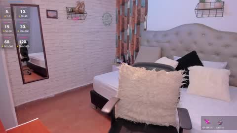 Snapshot of miia_jhones16 chatting on 01.24.25 Mia Jhones online show from 01.24.25