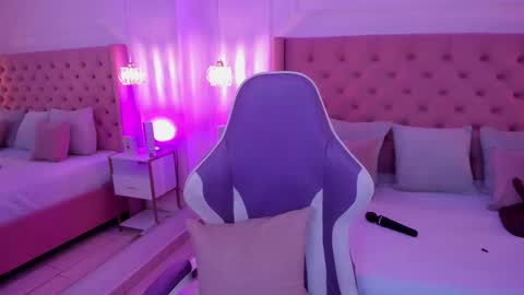 Miia Schwarz  online show from 01.17.26