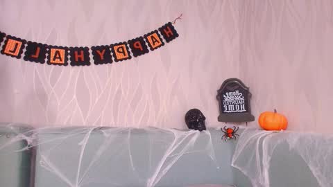 miia scoott  online show from 10.25.25