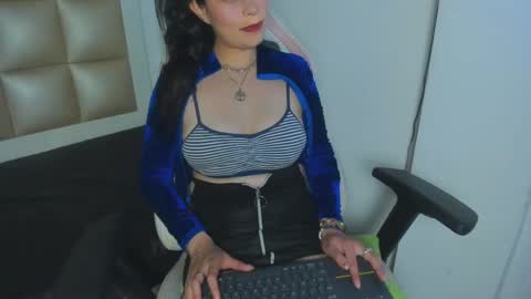 Mia online show from 04.25.26