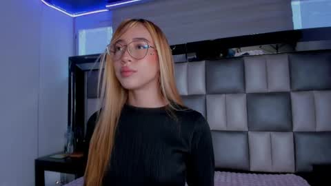 Mia online show from 05.12.26