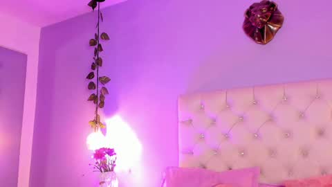 Snapshot of miia_taylor_1_ chatting on 03.02.25 Mia online show from 03.02.25