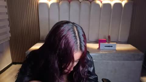miiaa_evans1 online show from 07.28.26
