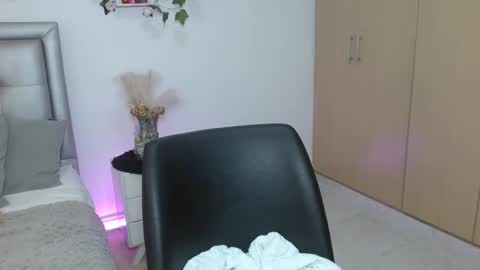 miiaa_k online show from 05.15.26