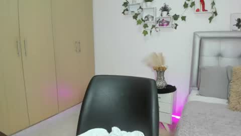 miiaa_k online show from 06.19.26