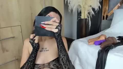 Snapshot of miiawinsters chatting on 12.13.24 miiawinsters online show from 12.13.24