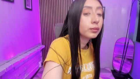 Snapshot of miilu__1 chatting on 06.18.26 miilu online show from 06.18.26