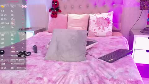 Snapshot of miilu_dancer_ chatting on 10.09.25 Lucii online show from 10.09.25